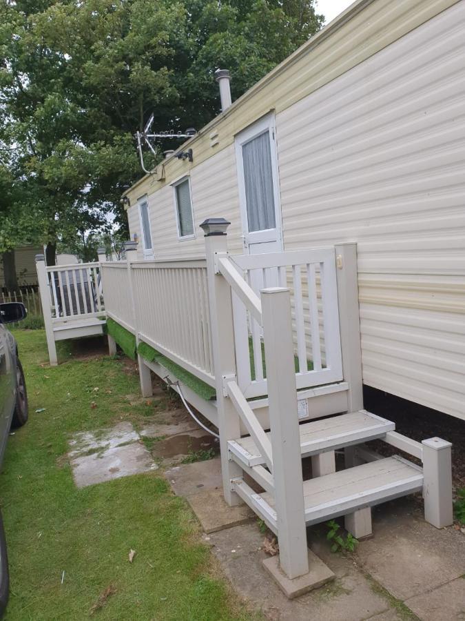 R And B Static Caravan Skegness Buitenkant foto